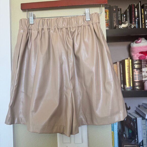 THML Faux Leather Shorts - SeveraL Sizes - Picture 2 of 9